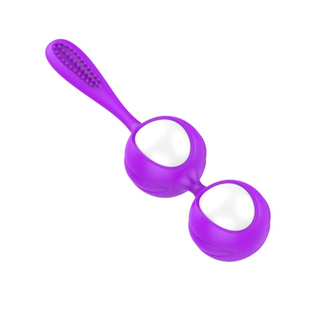 Bir qizni stolda sikishmoqda