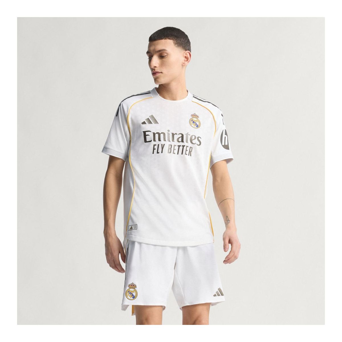 Adidas JV5918 Real Madrid 25/26 Authentic İç Saha Futbol Erkek