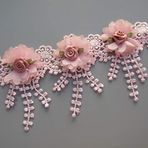 1 Metre 3D Şifon Çiçek Renkli Tomurcuklar Püskül Saçak Dantel Kenar Süsleme Kurdele 5,2 x 8,5 cm Vintage Pembe Çiçek Kumaş Kenar Süslemeleri Nakışlı Aplike Dikiş El İşi Düğün Gelin Elbisesi Giyim Dekor