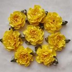 100 adet Saten Kurdele Çiçekler Fiyonklu Karanfil Aplikler Polyester 3 cm Genişliğinde Yapay Çiçek El Yapımı Kendin Yap Dikiş El İşi Düğün Elbisesi Hediye Dekorasyonu (Sarı)