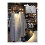 126 Professionel Barber Series 126 Profesyonel Deri Boyunlu Düğmeli MicroFabrik Berber Penuar Örtüsü / Beyaz