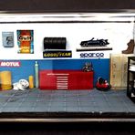 1/64 Europe Repair garage Diorama Display Case. (Araç Dahil Değildir)