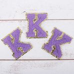 3 Paket Şönil Demir On Glitter Üniversite Mektubu 8 cm Uzun "K" Yamalar - Lavanta Şönil Kumaş Altın Parıltılı Trim ile - Dikmek veya Ütülemek - 8 CM LAV K