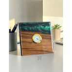 39 Art Studio Classic Ceviz & Epoksi Masa Saati – 3,5 cm Altın Kaplama Quartz Mekanizma – Tasarım Masaüstü Saat (15X15 Cm) - Yeşil - Sedef