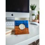 39 Art Studio Classic Ceviz & Epoksi Masa Saati – Altın Kaplama Quartz Mekanizma – El Yapımı Tasarım (15X15 cm ) - Mavi - Sedef