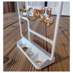 3D Baskı Zamanı Çok Amaçlı Takı Düzenleyici Stand - 3 Kademeli Küpe, Kolye Askısı ve Bölmeli Yüzük Organizer