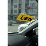 3D Hediye Dünyası Usta Yazılı Vantuzlu Araç Cam Levhası 22x7.5 cm - Sarı Nostaljik Tabela Görünümlü Araba Aksesuarı - Hediyelik Dekoratif Cam Süsü - Kamyon Arkası ve Meslek Serisi