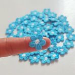 50 adet Mini Papatya Çiçekleri İşlemeli Dikmek Aplike Çiçekli Dantel Yama Süt Fiber Dikiş Süslemeleri Elbise Gelinlik El İşi Kendin Yap (Göl Mavisi)