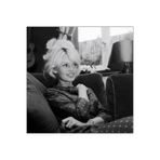 512 Store Brigitte Bardot Vintage Klasik Black Serisi Çerçevesiz Kuşe Kağıt Poster / 1960 Magazine 30 X 42 Kahverengi