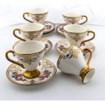 6'lı Ayaklı Porselen Türk Kahvesi Fincanı 90 ml – Gold Detaylı, Çiçek Desenli, Tabaklı (12 Parça)