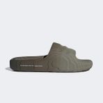 Adidas Adilette 22.- Yeşil Spor Terlik Kadınlar İçin Hafif Yapı ve Konforlu Tasarım