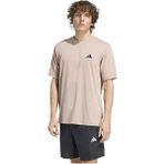 Adidas Erkek Kahverengi T-Shirt Şık Tasarım ve Rahat Kesim Günlük Kullanım İçin KD5497