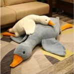 Aesco Sevimli Peluş Uyku Arkadaşım Kaz 75 Cm- Uçan Kaz Morton Uyku Yastığı Gri