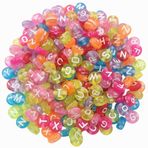 AKOAK 200'lü Paket Karışık 4 x 7 mm Yuvarlak Şeker Renkleri Beyaz Harfler/Alfabe Harfli Akrilik Plastik Boncuklar Bilezikler, Kolyeler, Anahtarlık ve Çocuk Takıları için"A-z" Küp Boncuklar