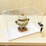 Akrilik Teşhir Kutusu, Şeffaf Akrilik Vitrin - Diorama, Bebek, Koleksiyon için Kilitlenebilir Toz Geçirmez Düzenleyici - PVC Tabanlı Açılabilir Tezgah Gösterisi Konteyner (30x25x25cm/12x10x10in)