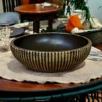 Altın Eskitme Dekoratif Kase 27 cm – Modern Çizgili Stone Bowl, Orta Sehpa Salon Masa Üstü Centerpiece, Rustik Gold-Bronze Dekor Obje