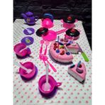 ALYTOYS Oyuncak Evcilik ve Mutfak Seti Doğum Günü Kesilen Cırtlı Pasta Çay Set Ocak Sandalye Set 28 Prç