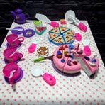 ALYTOYS Oyuncak Evcilik ve Mutfak Setleri Kesilen Cırtlı Doğum Günü Pastası Dilim Pasta Çay Seti 30 Prç