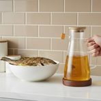 AmberHaus Kesten 900 ml Cam Yağdanlık | Ahşap Kapaklı ve Altlıklı | Şeffaf, Pratik Mutfak Yağ ve Sirke Şişesi