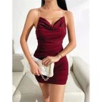 Amora Secret Gögüs Degajeli Sırt Zincir Detaylı Büzgülü Bordo Mini Club Elbisesi