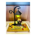 Anneler Günü Hediyesi El Yapımı Biblo Işıklı, Ahşap Kaideli, 15x15 cm, Anne Baba Figürlü