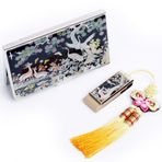Antique Alive Mother of Pearl Samsung 8GB Döner Başparmak Flaş Sürücü Bellek Çubuğu USB 2.0 Geyik Kuş Dizi Kayış Kordon Püskül RFID Engelleme Koruması İş Kredi İsim Kartı Tutucu Kılıf Yönetici Hediye Seti
