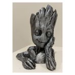 ARDSHOP Baby Groot Saksı Kalemlik Biblo Figür Metalik Sert Polyester Yüksek Kalite Büyük Boy
