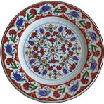 Armada Çini Prt 37 25 Cm Kırmızı Altın Yaldızlı Lale Karanfil Desenli Porselen Çini Tabak Çok Renkli