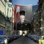 Asilmeydan Ay Yıldız - Kalpaklı Gazi Mustafa Kemal Atatürk Cephe Poster Bayrağı -4x6 Metre - Renkli