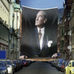 Asilmeydan Göğe Bakan Mustafa Kemal Atatürk Dış Cephe Poster Bayrak -600X900CM - Renkli