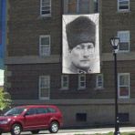 Asilmeydan Kalpaklı Gazi Mustafa Kemal Atatürk - Siyah Beyaz Poster Cephe Bayrak - 300X450CM - Renkli