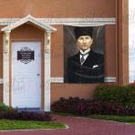 Asilmeydan Mavi Gözlü Ulu Önder Gazi Mustafa Kemal Atatürk Portre Poster Bayrak 100 x 150 cm