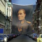 Asilmeydan Üniformalı Gazi Mustafa Kemal Atatürk Poster Dış Cephe Bayrak 600 x900 cm