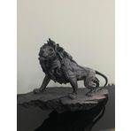 ASLAN KRAL BİBLO FİGÜRÜ TAŞ ÜSTÜNDE ASLAN BÜYÜK BOY SİYAH RENK