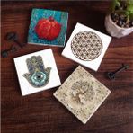 Asseds Store Yaşam Çiçeği, Hayat Ağacı, Nar, Fatma Ana Eli Taş Bardak Altlığı Seti - 4 Parça - Dekoratif, Rustik Mutfak Aksesuarı, 10X10 Cm, Kaydırmaz Tabanlı, Şık ve Dayanıklı SC152 - Kestane Akaju - Option-1