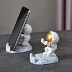 ASTRONOT TELEFON STANDI TELEFON TUTUCU TABLET STANDI ERGONOMİK VE İŞİNİZİ KOLAYLAŞTIRIR KİBAR VE ŞIK GÖRÜNÜMÜ İLE TAHMİNİNİZDEN ÇOK İŞ YAPAR DEKORATİF YAPISI İLE HOŞ BİR GÖRÜNTÜ SUNAR (GÜMÜŞ KAFA)