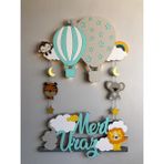 Atölye Selçukum Işıklı İsme Özel Ahşap Bebek Odası Kapı Süsü - Uçan Balon & Hayvanlar - 0 - 3 Yaş - 20 Harf - Mint Yeşili