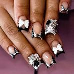 Auiremrti 24 adet French Tip Press on Nails, kısa, kare yapay tırnak, kurdele kolye ucu tasarımı, siyah-beyaz zebra desenli, sevimli küçük çiçekler