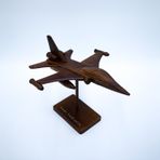 Ayaklı Uçak Modeli. F16. Savaş Uçağı. Ahşap Obje. Dekoratif