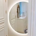 Aydınlatmalı Banyo Aynası, Buğu Önleyici Yarım Daire Duvar Aynası, Dokunmatik Anahtar, Ayarlanabilir 3 Renkli LED Işık, 51x35 inç Retro Tasarım, Modern Dekor İçin Mükemmel (Sağ Kesim 47x32 inç)