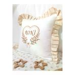Baby Clime KIRLENT-8. 40X40 Cm Fırfırlı Nakışlı Kırlent Bebek İsimli Takı Yastığı İçi Dolgulu Kahverengi C4