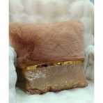 Baladi Home Yastık Kılıfı Peluş ve Kadife Kumaş Altın Deri Aksesuarlı Kadife Görünümlü Kare Kırlent Kılıfı - 40 X 40 CM - Cappuccino