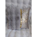 Baladi Home Yastık Kılıfı Peluş ve Kadife Kumaş Altın Deri Aksesuarlı Kadife Görünümlü Kare Kırlent Kılıfı - 40 x 40 cm - Gri