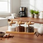 Bambu Standlı 3'lü Cam Baharatlık, Borasilikat, Baharat Seti - Şık ve Fonksiyonel Bambu Standl�