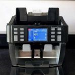 Banknote Master 10 Ülke Çift Katlı Para Sayma Makinesi Geniş Hafıza ve LCD Ekran Özellikleriyle