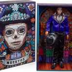 BARBIE Día De Muertos Ken - Yumuşak Saten Takım Elbiseli Koleksiyon Bebeği, Kafatası Deseni, Calavera Yüz Boyaması, Yüksek Kaliteli Ambalaj, Ölüler Günü için 2023, HJX15