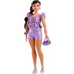 Barbie Deluxe Style oyuncak bebek #8 mor metalik üst ve parlak şort, siyah örgülü saç ve inci takı ve el çantası gibi çeşitli aksesuarlar, JFP44
