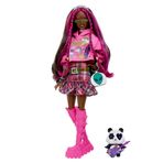 Barbie Ekstra, siyah siyah saç ve pembe saçlı, Rockstar panda, güneş gözlüğü, pembe çizme, uzaylı çanta, çıkartma, oyuncak bebek dahil, 3 yaşından büyük çocuklar için hediye, HKP93