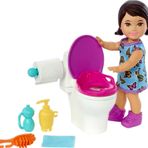 Barbie Skipper Babysitters Inc Oyuncak Bebek ve Aksesuar Seti, Kelebek Elbiseli, Tuvalet ve Banyo Temalı Parçalar