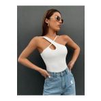 Beyaz Renk Asimetrik Yaka Düz Desensiz İnce Çarpaz Askılı Likralı Fitilli Kaşkorse Crop Top Bluz